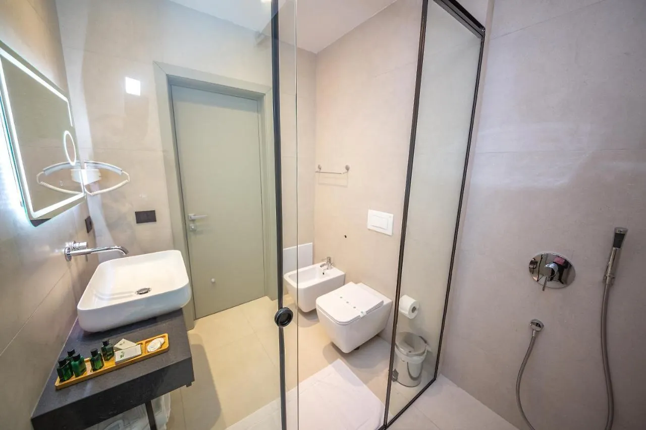 Fiore Hotel Kavaje 4*,