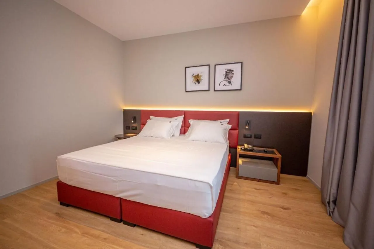 Fiore Hotel Kavaje 4*,